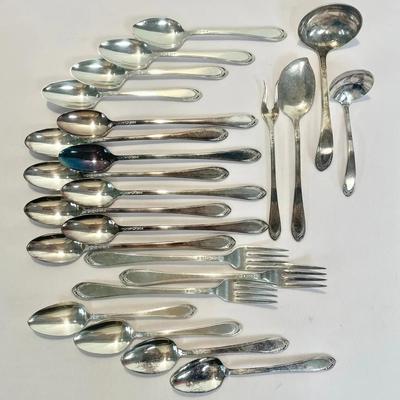 23-piece Set 1847 Rogers Bros “Love Lace” Flatware W/ Sauce Spoon, Sugar Spoon, + More