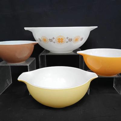 Vintage Pyrex Mixing Bowls Quartet