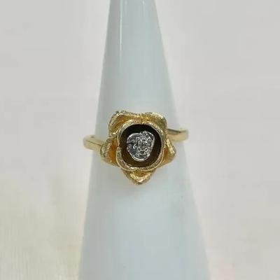 10K Gold Diamond Flower Ring Size 4.5