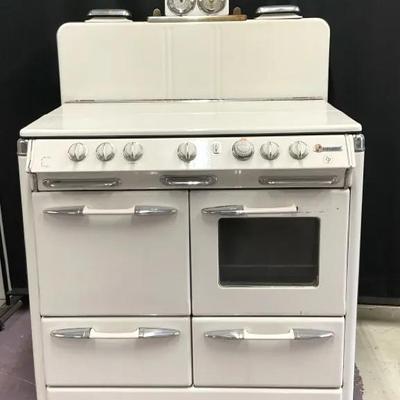 Mid-century O’keefe & Merritt Gas Stove 