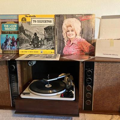 Sale Photo Thumbnail #7: Large selection of vintage electronics 