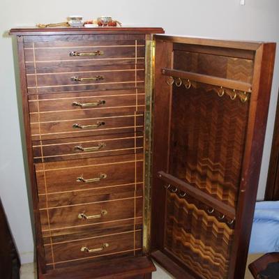 Sale Photo Thumbnail #102