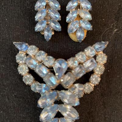 Vintage D&E Matched Set Earrings And Pin.