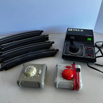 HO HO HO Scales Train Tracks And Transformers