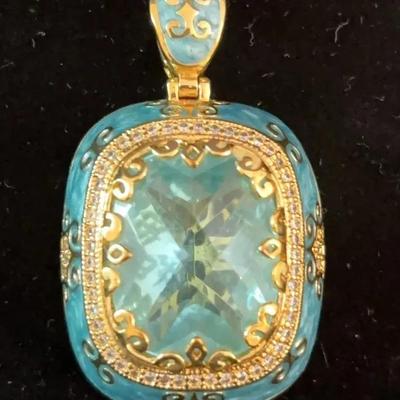 Absolutely Beautiful Statement Piece. 