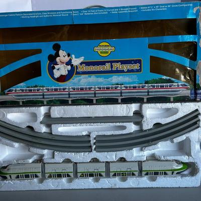 Walt Disney Monorail “Green” And More… **Missing Door**