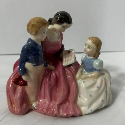 Royal Doulton Figurine “The Bedtime Story”