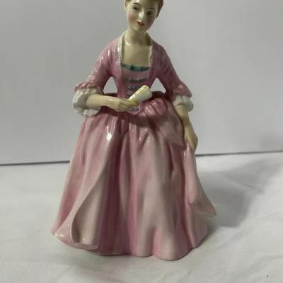 Royal Doulton Figurine “A Hostess Of Williamsburg”