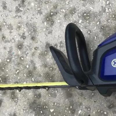 Kobalt KHT 240 Hedge-trimmer, 24” Dual-action Cutting Bat