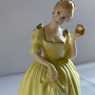 Royal Daulton. 1979. No: 2906. “Paula.”