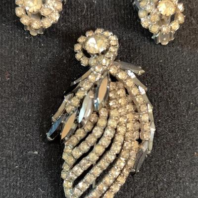Vintage D&E  Rhinestone And Hemotite Set. 