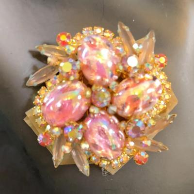 D&E Pretty In Pink. Set. Errings And Pin. 