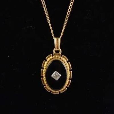 12K Gold Filled Chain with Black Onyx Pendant – 18", (2.8g)