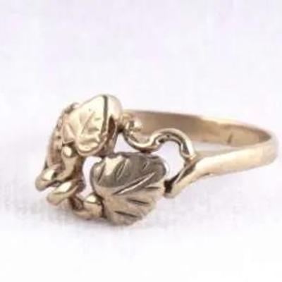 10K Gold Ruby & Diamond Cluster Ring – Size 5.5, ~0.03–0.08 ctw (est.), (2.4g)