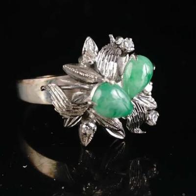 18K Gold Diamond & Jadeite Cluster Ring – Size 8, (5.4g)