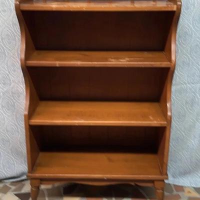 Vintage Ethan Allen maple bookshelf or display shelf 