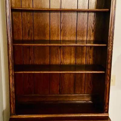 Ethan Allen Bookshelves With Lower Cabinet
