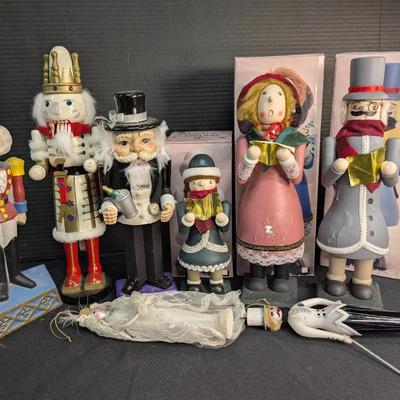Nutcrackers & Holiday Figurines 