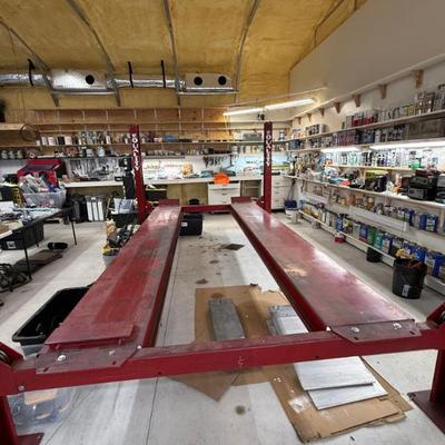 Sale Photo Thumbnail #145: LIFT WITH RAMPS