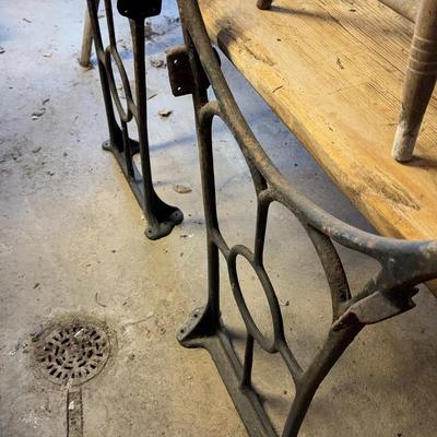 2 cast-Iron Table Legs