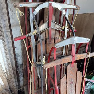 4 antiques Sledding Sleds