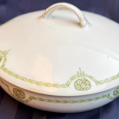 Vintage Weimar Porzellan Germany Lidded Vegetable Bowl – Green Floral Garland