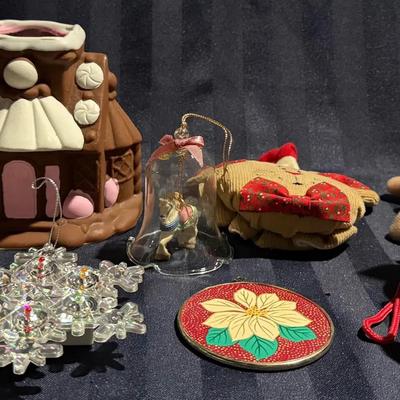 Christmas Décor & Ornament Lot – Ceramic Figures, Candle Holder, Plush Ornaments & Holiday Decoratio