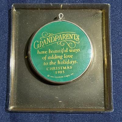 1985 Hallmark “Grandparents” Christmas Ornament – Sentimental Holiday Keepsake (Original Packaging) 