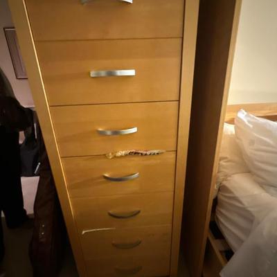 Narrow dresser