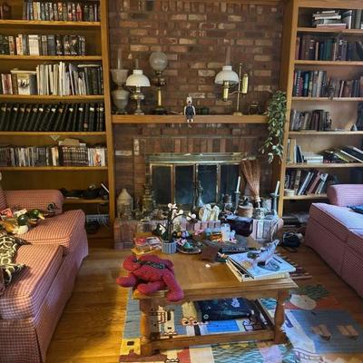 Coffee table & decor