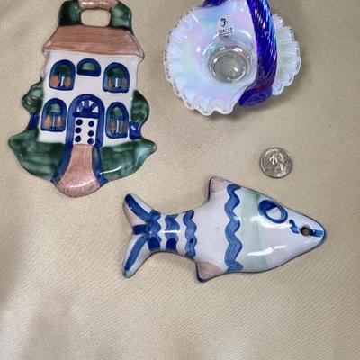 Small Hadley pottery, small Fenton basket. 