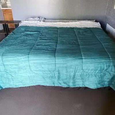 King Size Bedding & Metal Frame - Misc Sheets, Linens, Throws, Misc - NO Mattress