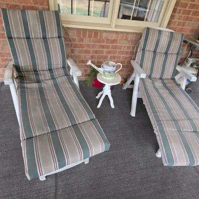 2 Reclining Lounge Deck Chairs With Small Table