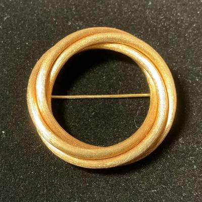 14k Gold Twisted Interlaced Circle Brooch (10.25 Grams)