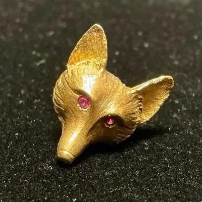 14k Gold Ruby Eye Wolf Pin (2.82 Grams)