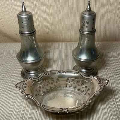 Sterling Silver Shakers & Gorham Pierced Dish (98g)