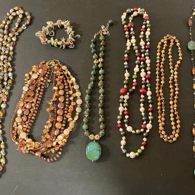 Natural Stone And Colored Pearl Necklace 