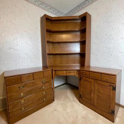 Immaculate Ethan Allen Corner Desk with Hutch and Storage – Solid Wood