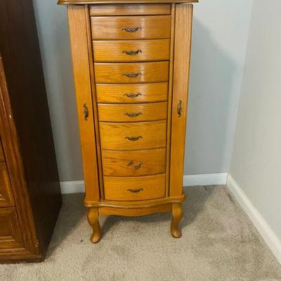 Sale Photo Thumbnail #14: Jewelry Case