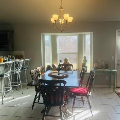 Sale Photo Thumbnail #4: Dining area with Bar Counter