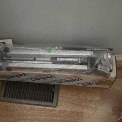 Sale Photo Thumbnail #92: tripod