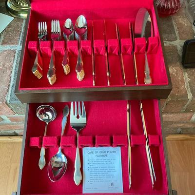 Golden Collection Oxford Hall Silverware Set