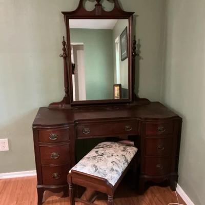 Ladies Vanity With Stool