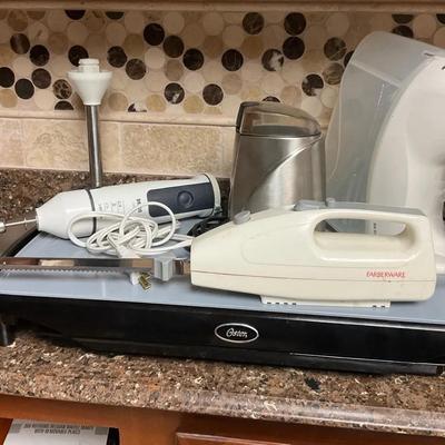 Kitchen Small Appliances From Braun, Hamilton Beach, Starbucks Barista Grinder And Farberware 