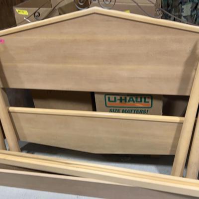 BI111 Queen 4 Post Solid Bed 