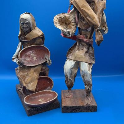 BJ1117 Mexican folk art paper mache figures