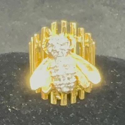 BJ004 18KT Ring with Clear Stones