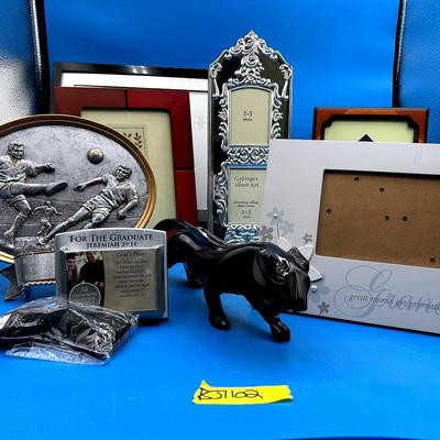 BJ1102 Fancy Frames & Decor