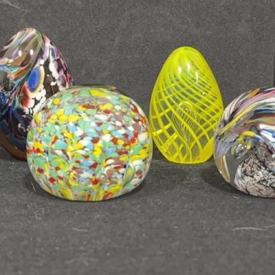 BI011 Gift Giving At The Office 