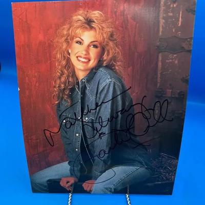 BJ1077 Faith Hill 8x11 Autographed Photo